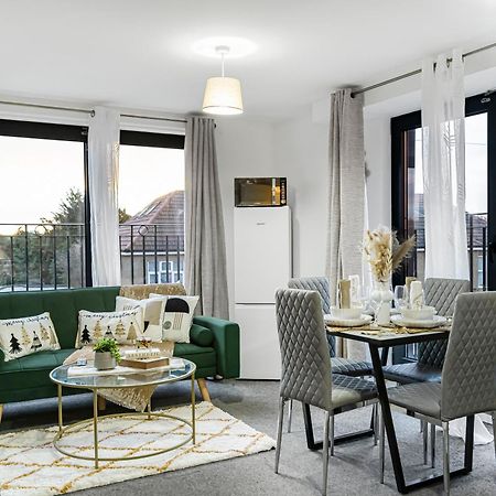 Colnbrook One And Two Bed Apartments Slough Near Heathrow מראה חיצוני תמונה