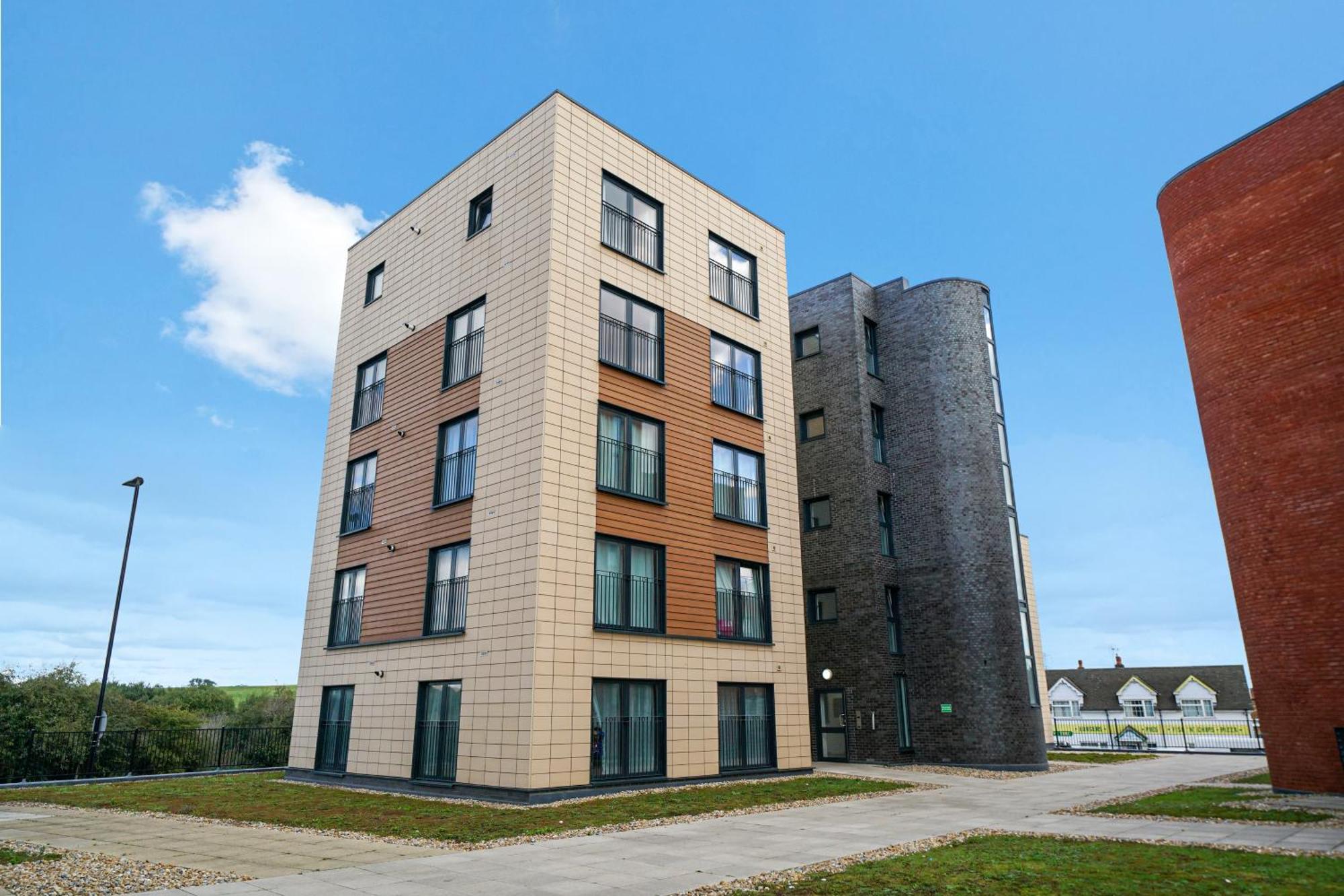 Colnbrook One And Two Bed Apartments Slough Near Heathrow מראה חיצוני תמונה