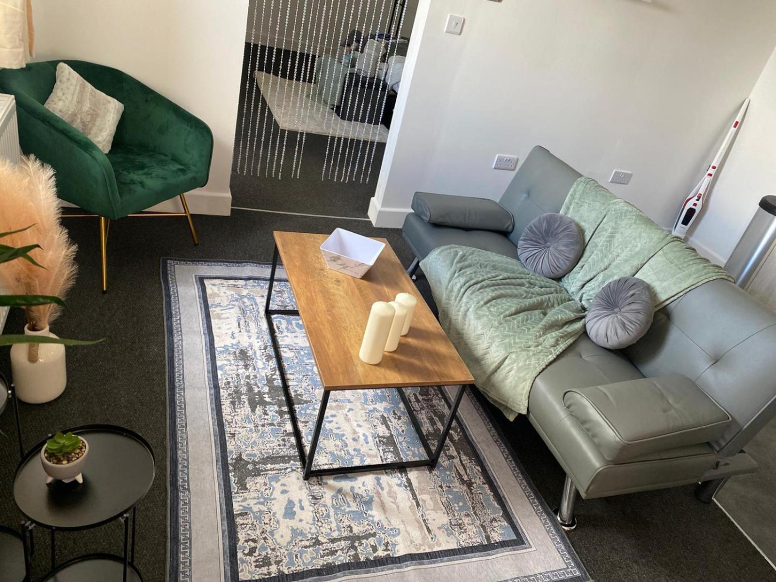 Colnbrook One And Two Bed Apartments Slough Near Heathrow מראה חיצוני תמונה