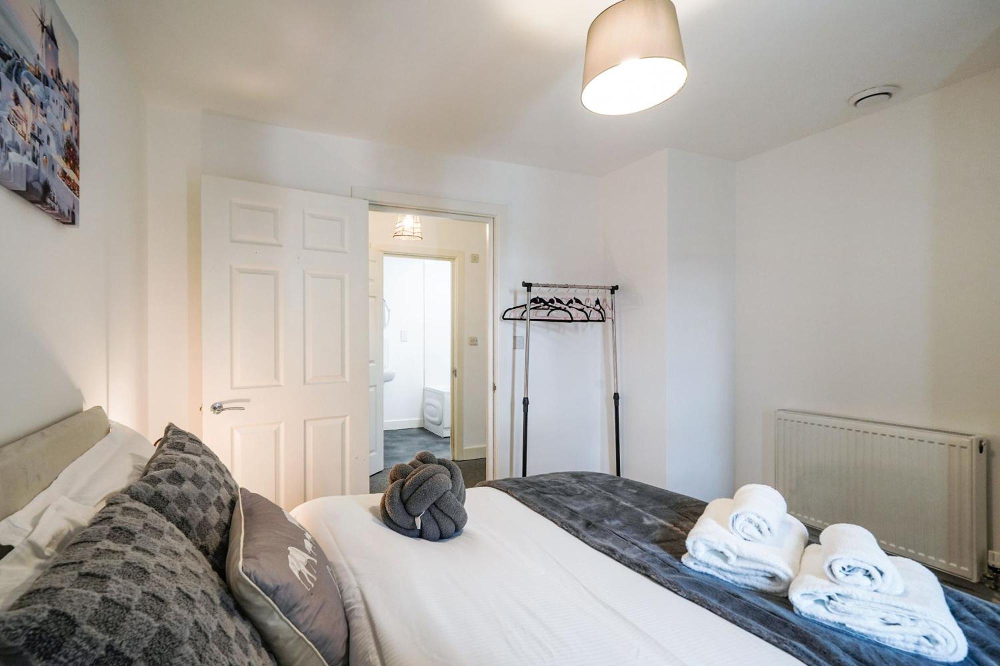 Colnbrook One And Two Bed Apartments Slough Near Heathrow מראה חיצוני תמונה