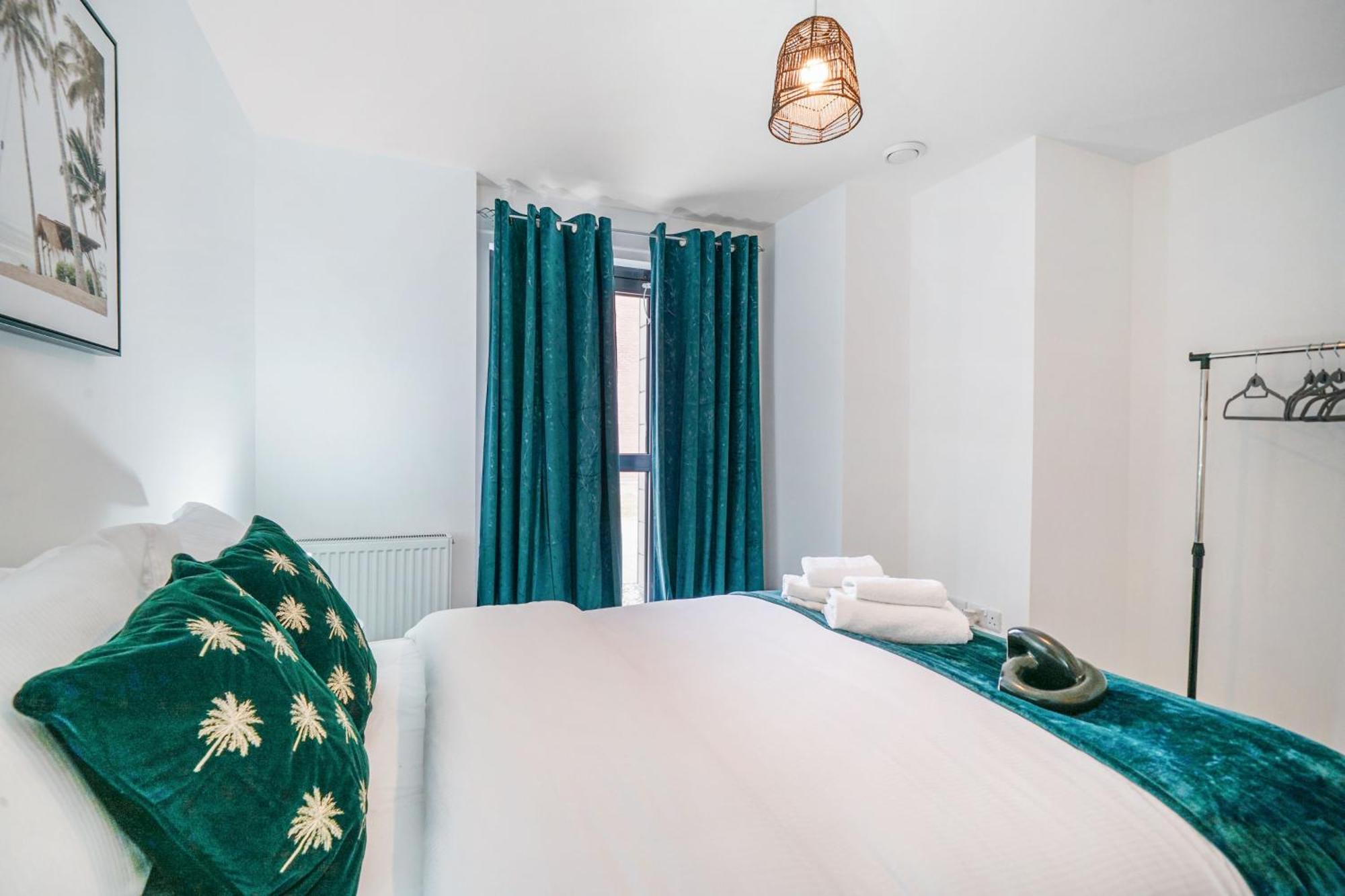 Colnbrook One And Two Bed Apartments Slough Near Heathrow מראה חיצוני תמונה